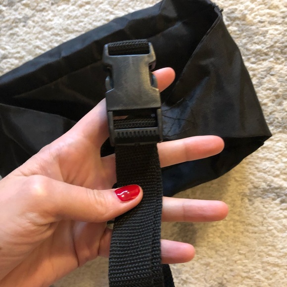 Classic black vintage Danvers Travel fanny pack - Picture 7 of 8